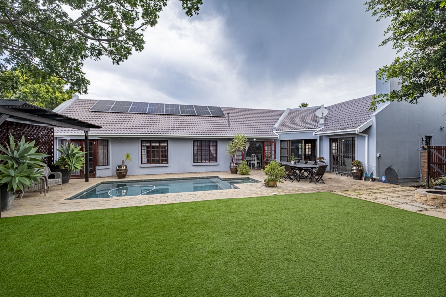 5 Bedroom Property for Sale in Summerstrand Eastern Cape